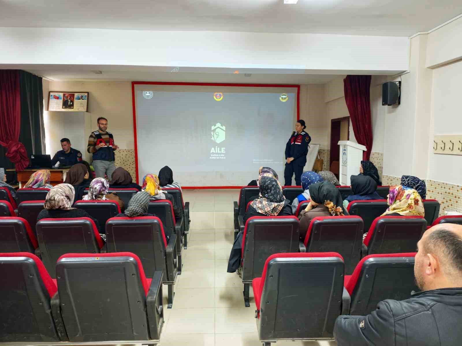 Jandarmadan velilere bağımlılıkla mücadele eğitimi
