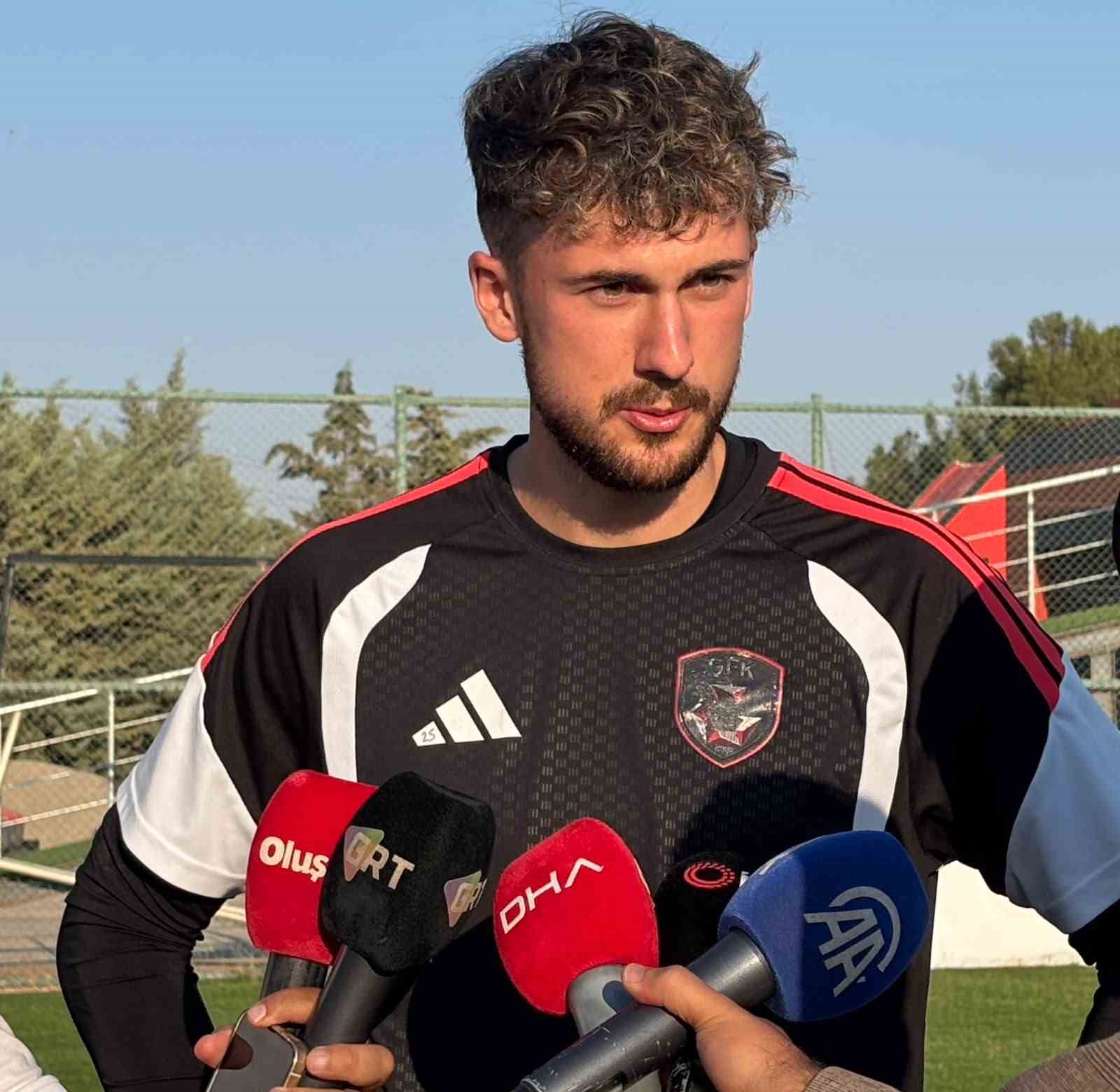 Kacper Tobiasz: "Fenerbahçe maçında galip gelmeye çalışacağız"
