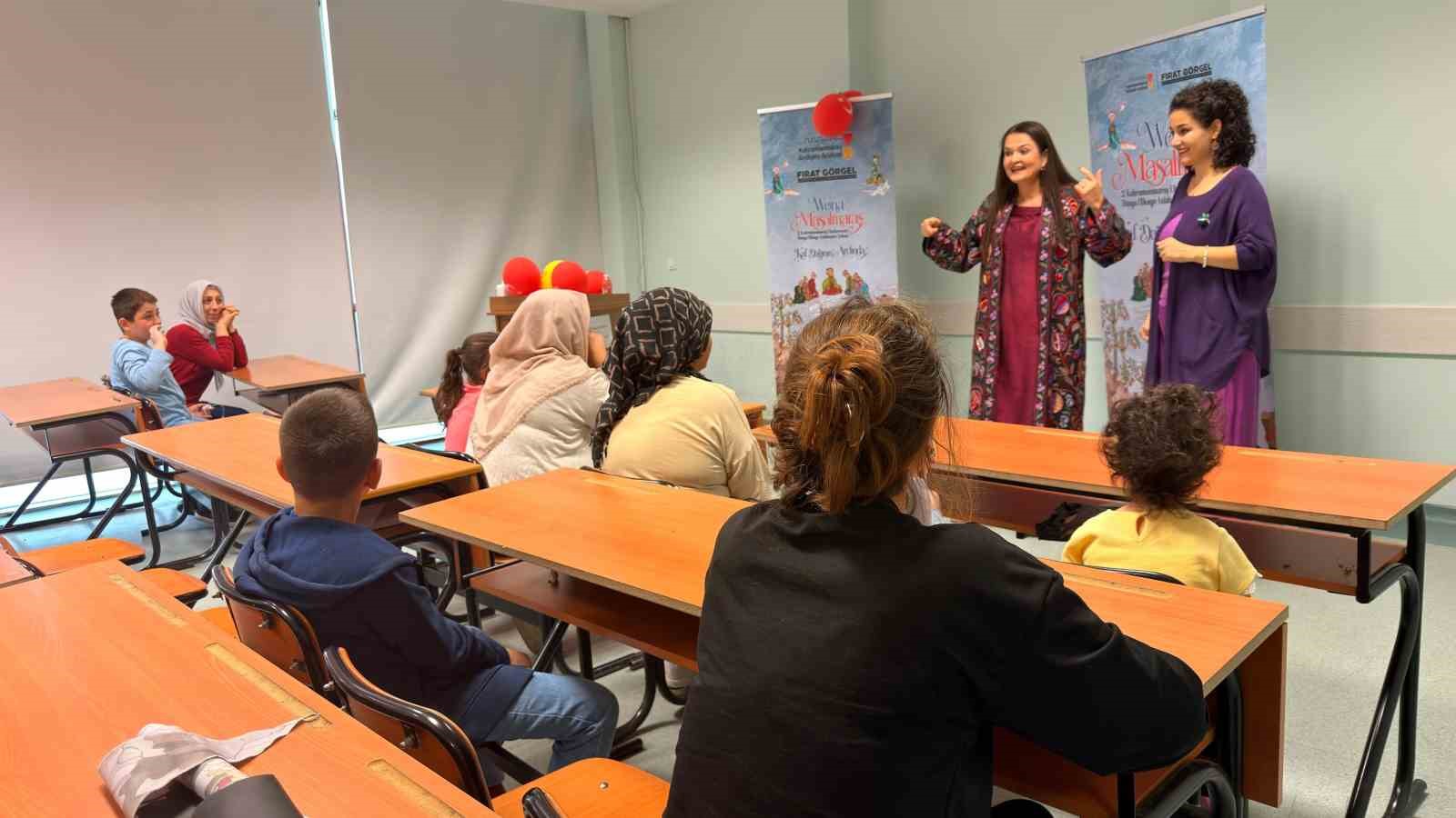 Kahramanmaraş’ta hikâye anlatıcıları okul, hastane ve huzurevlerinde vatandaşlarla buluştu

