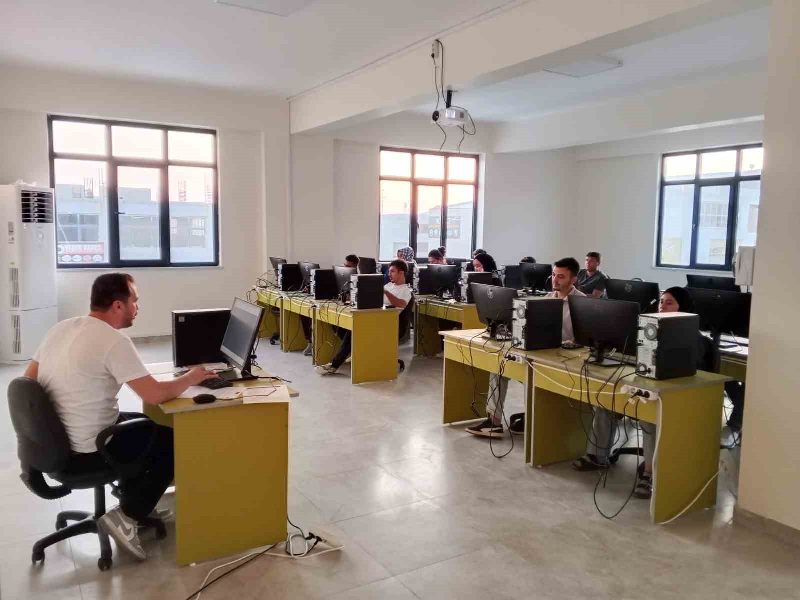 Kahramanmaraş’ta mobilyacıların dijital teknolojilere erişimi desteklendi
