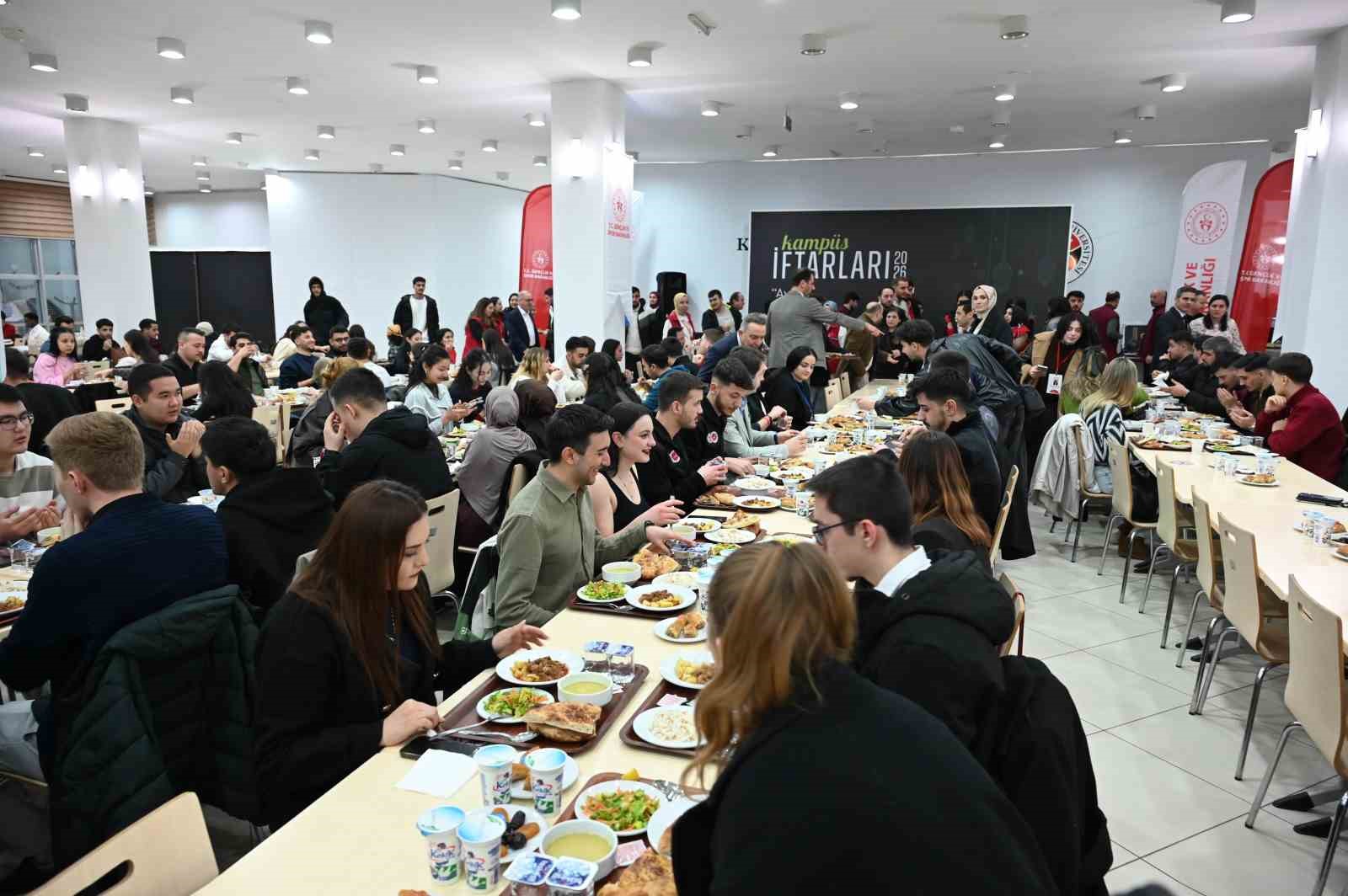 "Kampüs İftarları" etkinliği gençleri aynı sofrada buluşturdu
