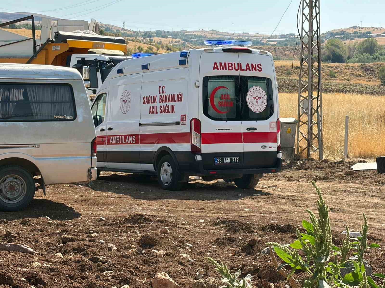 Kamyonun üzerinden düşen şahıs yaralandı
