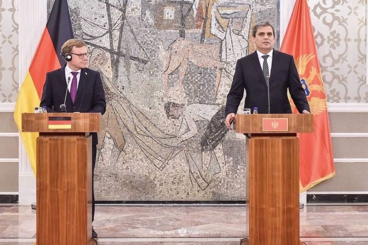 Karadağ Dışişleri Bakanı İbrahimovic: "Türk vatandaşlarına yönelik geçici vize uygulamasının 10 ila 15 gün içerisinde kaldırılacağına inanıyoruz"
