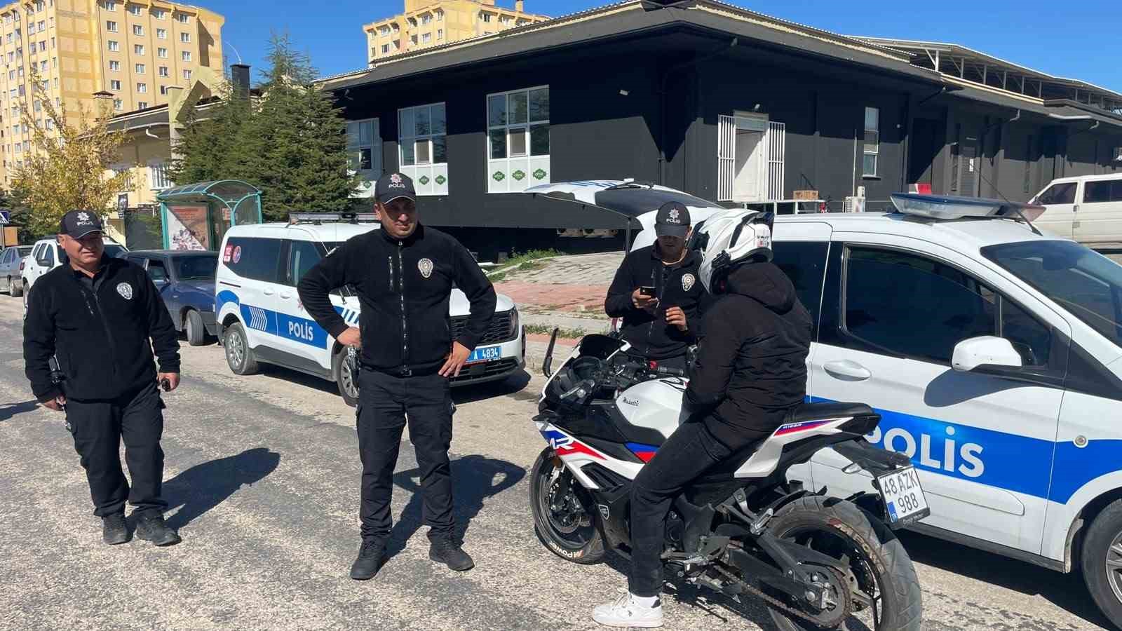 Karaman’da okul çevrelerinde denetimler sürüyor
