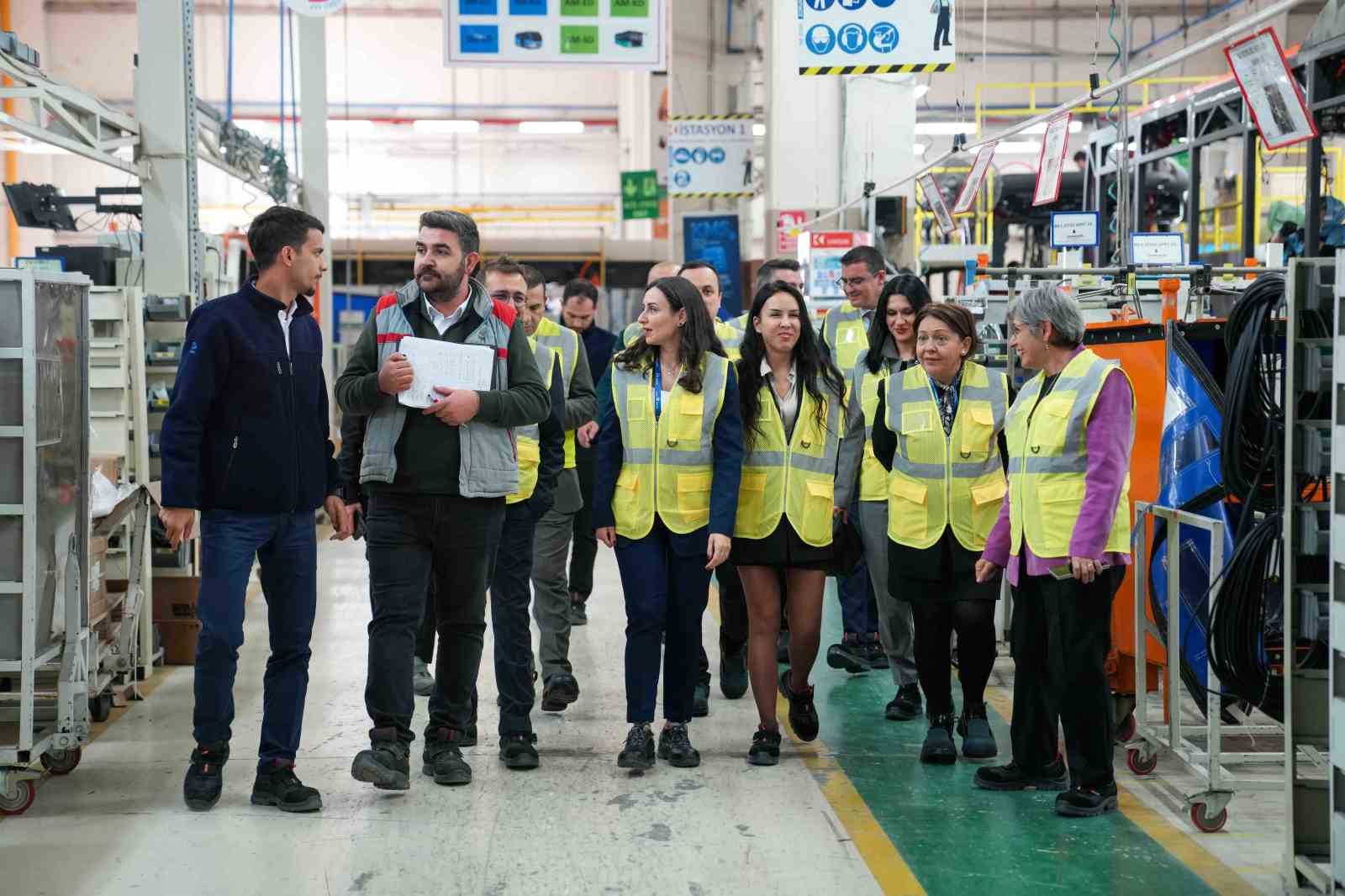 Karsan’dan meslek liselerindeki kız öğrencileri iş hayatına hazırlayacak hamle
