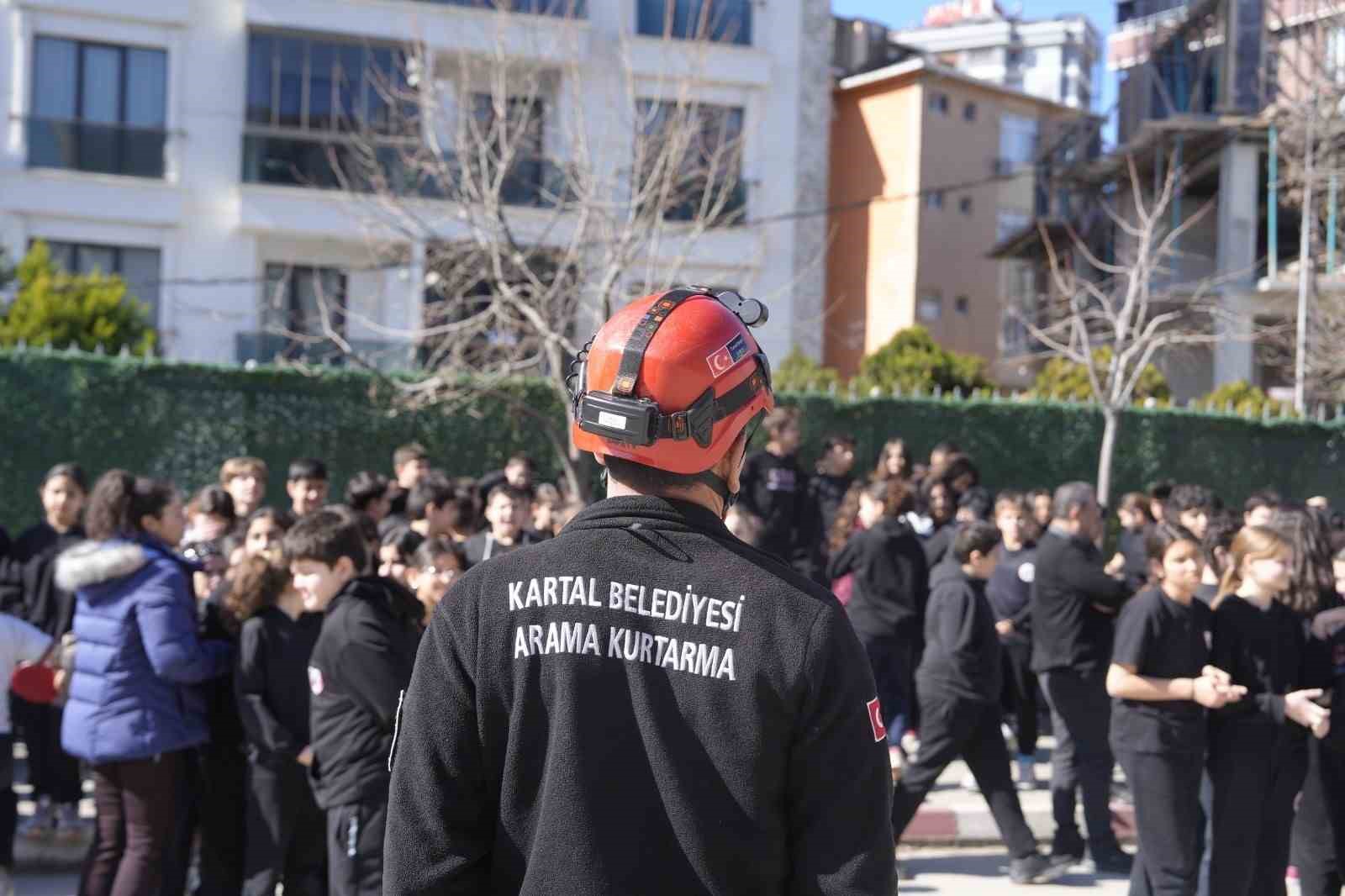 Kartal Belediyesi’nden okullarda afet bilinci eğitimi
