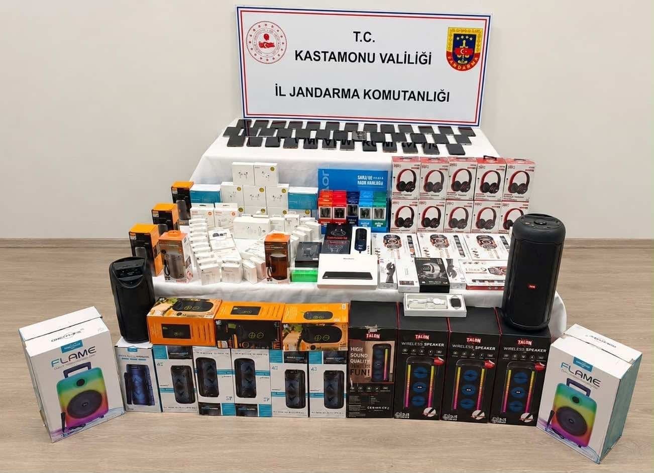 Kastamonu’da çok sayıda kaçak elektronik ürün ele geçirildi
