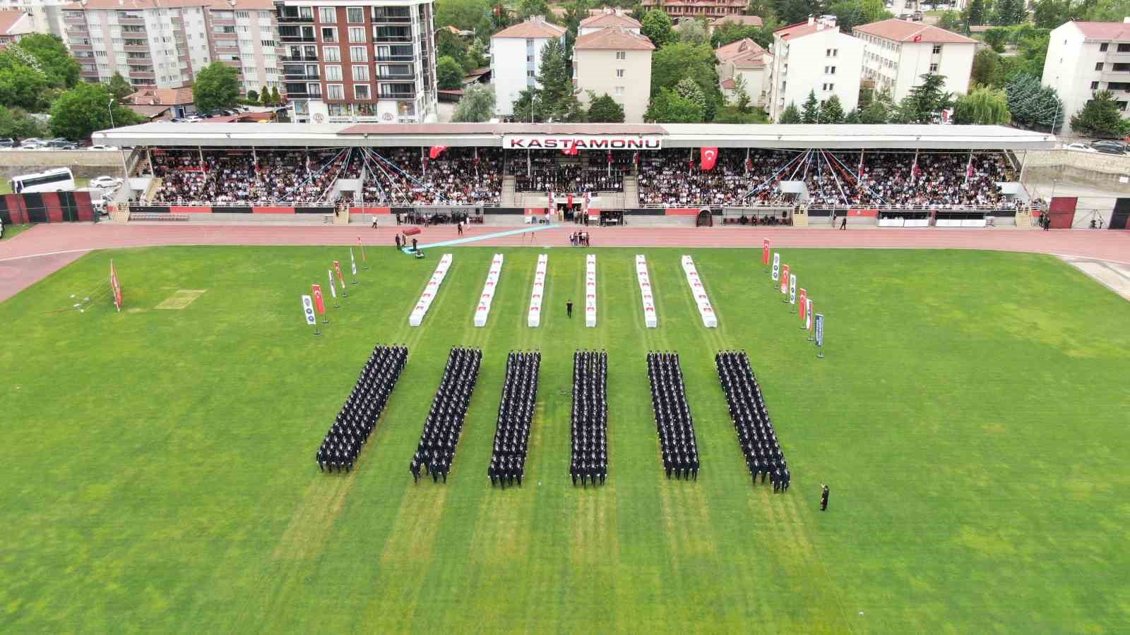 Kastamonu’da eğitimlerini tamamlayan 479 polis adayı törenle mezun oldu
