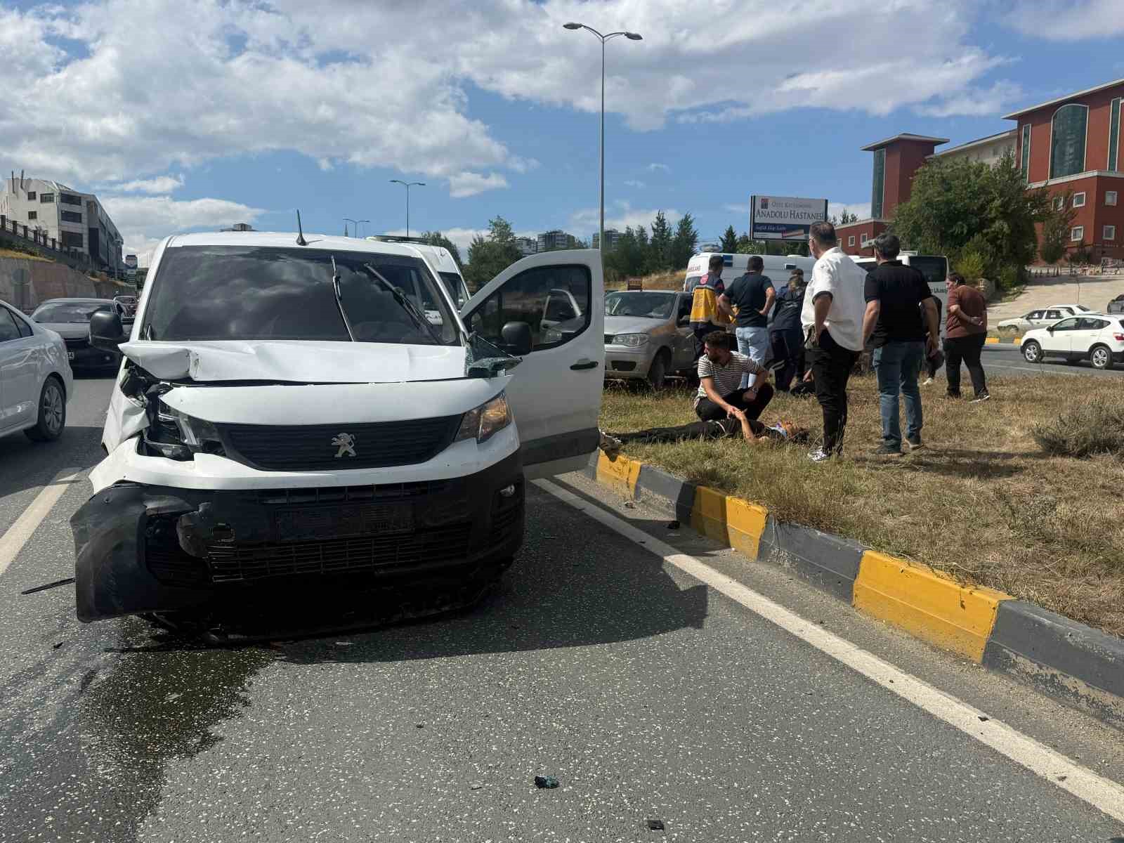 Kastamonu’da otomobil ile hafif ticari araç çarpıştı: 3 yaralı
