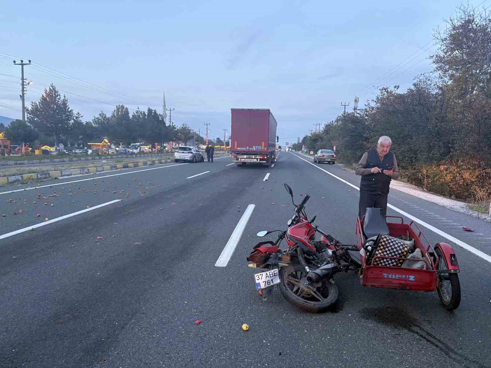 Kastamonu’da otomobil ile üç sepetli motosiklet çarpıştı: 1 yaralı
