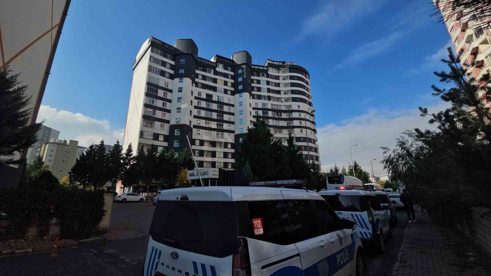 Kavga eden çift birbirini bıçakladı
