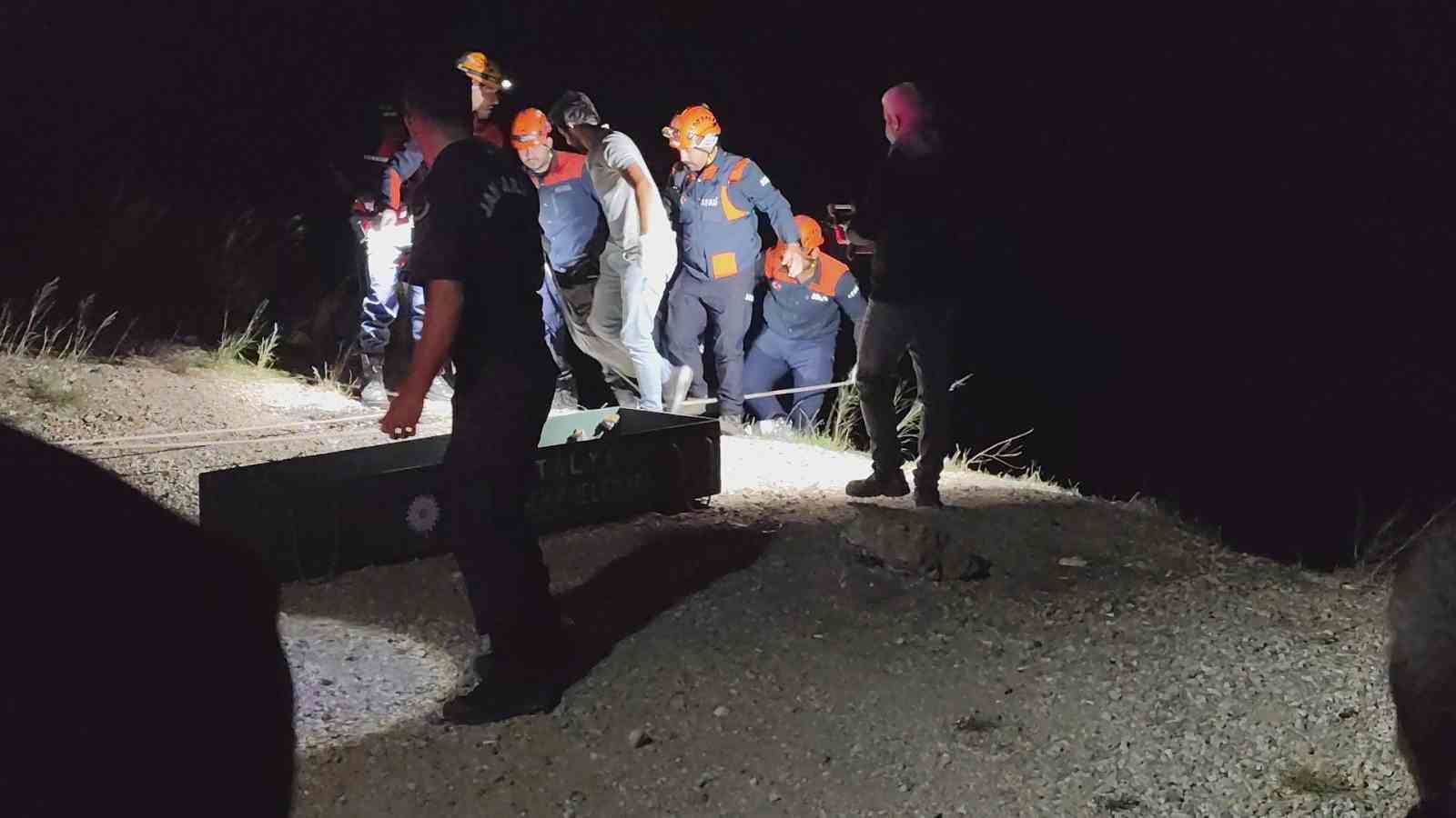 Kayıp olarak aranan çiftin otomobili uçurumda bulundu: 1 ölü, 1 yaralı
