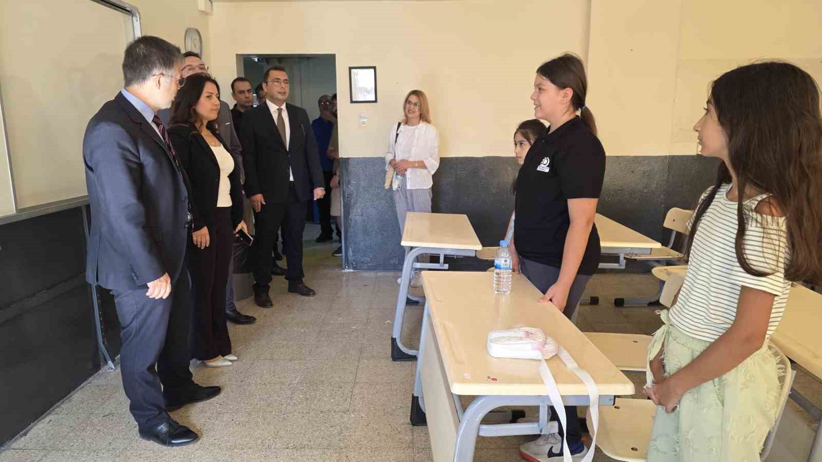 Kaymakam Öztürk, uyum haftasında öğrencilerle buluştu
