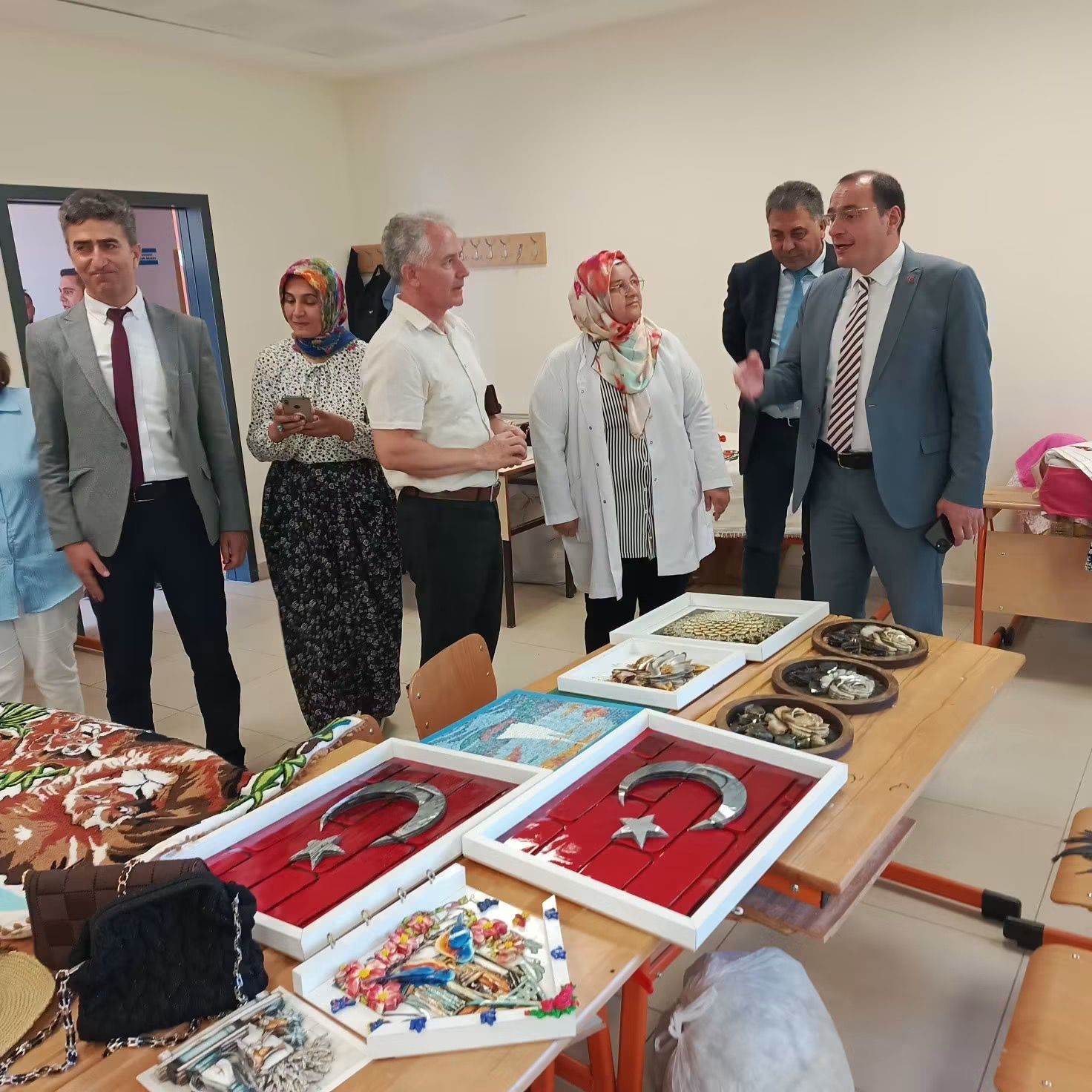 Kaymakam Türker Halk Eğitimi Merkezi kursiyerleriyle bir araya geldi

