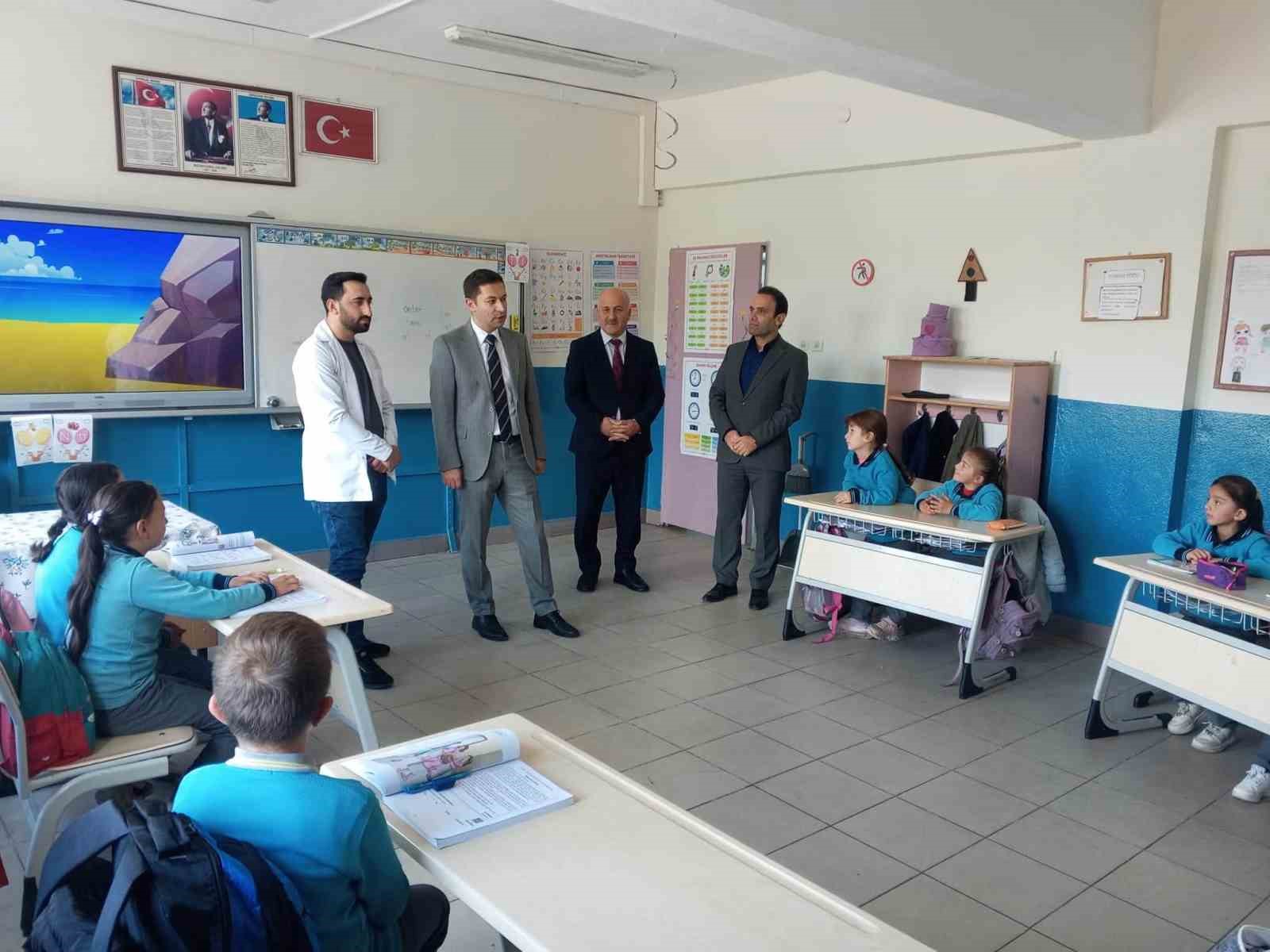 Kaymakam Yıldırım okul, kurs ve pazar ziyaretinde bulundu
