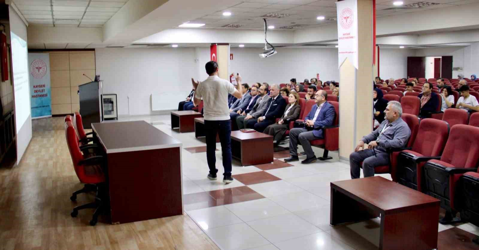 Kayseri Devlet Hastanesi’nde "meme kanseri farkındalık eğitimi" düzenlendi
