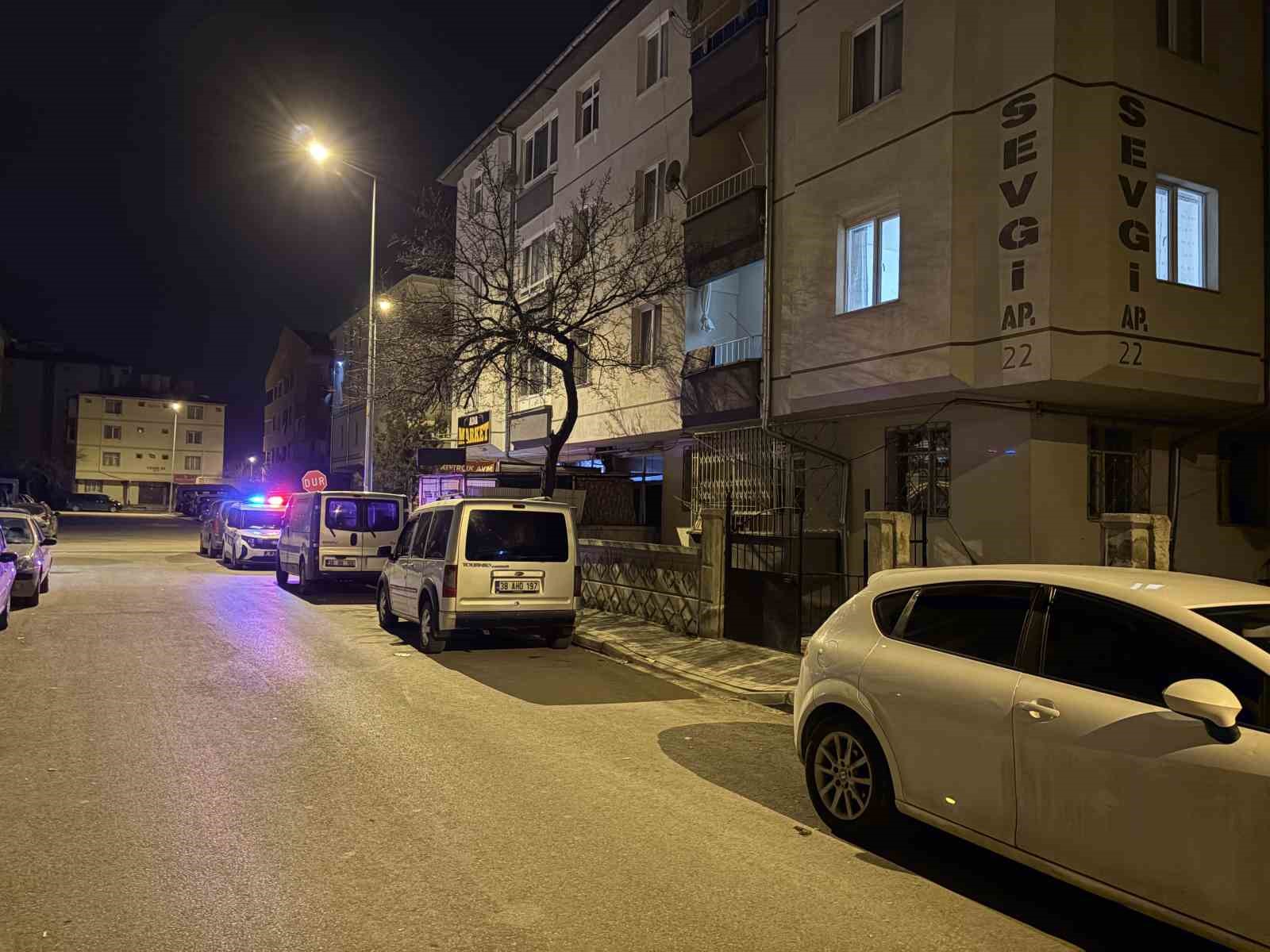Kayseri’de bir şahıs eniştesinin evini kurşunladı
