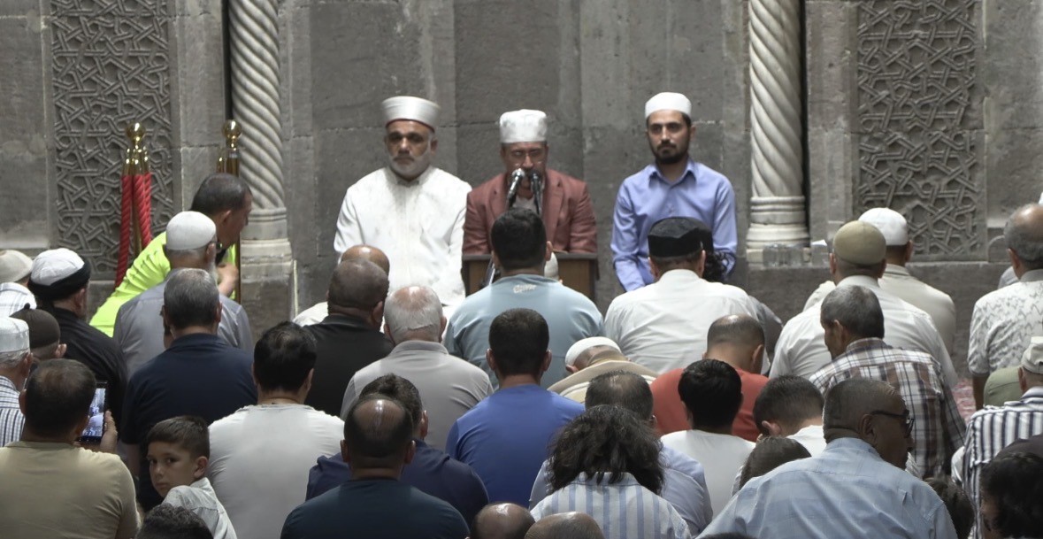 Kayseri’de Mevlit Kandili’nde eller semaya açıldı
