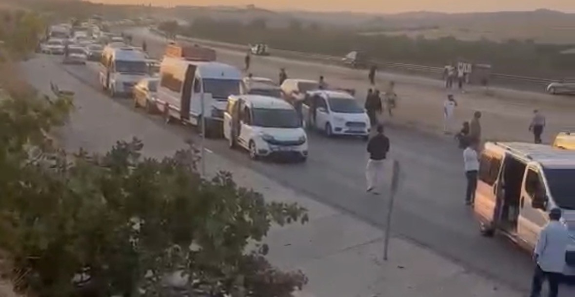 Kazada 3 kişinin hayatını kaybettiği Gaziantep-Nizip kara yolunda eylem
