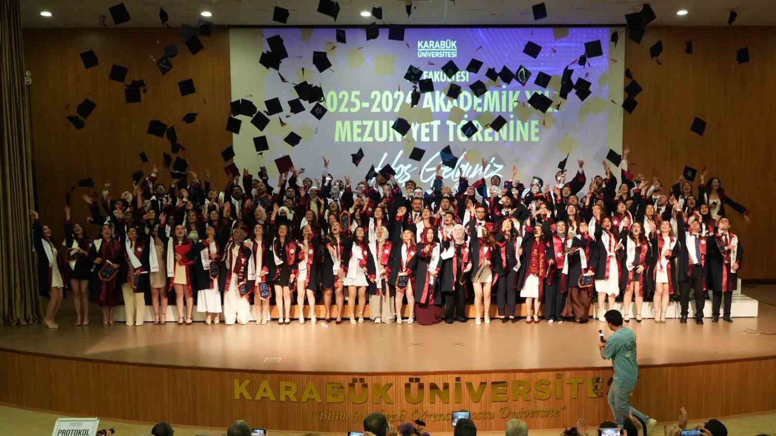 KBÜ Tıp Fakültesi mezunları hekimlik hayatına ilk adımını attı

