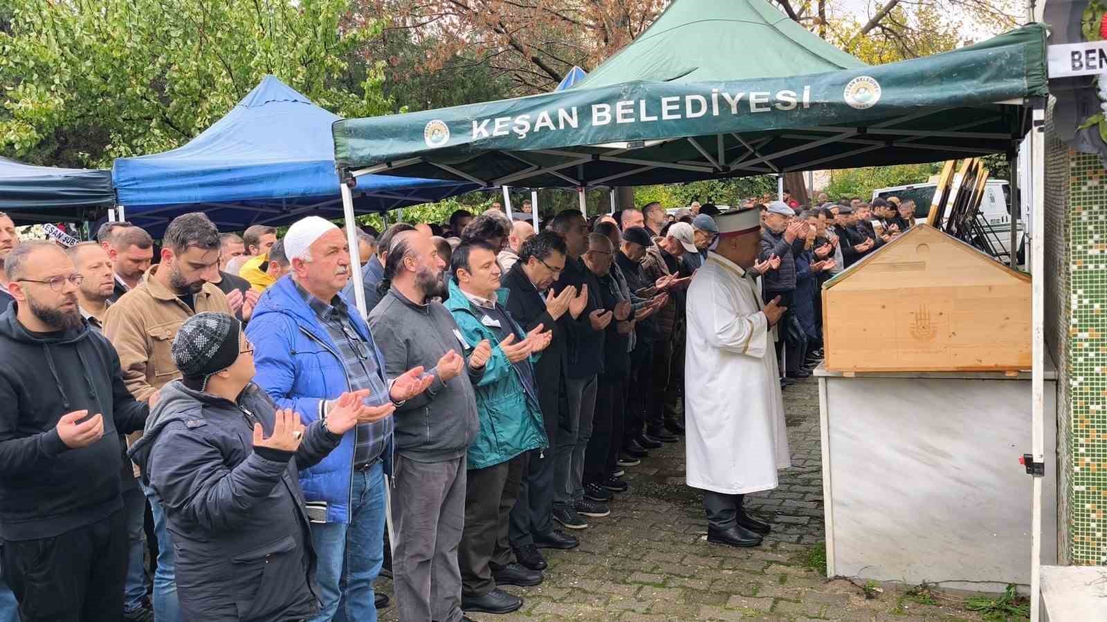 Keşan’da evinde ölü bulunan iş adamı toprağa verildi
