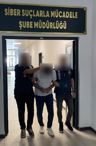 Kimlik bilgilerini çaldıkları vatandaşlar adına sahte kredi kartı çıkaran 2 şüpheli tutuklandı
