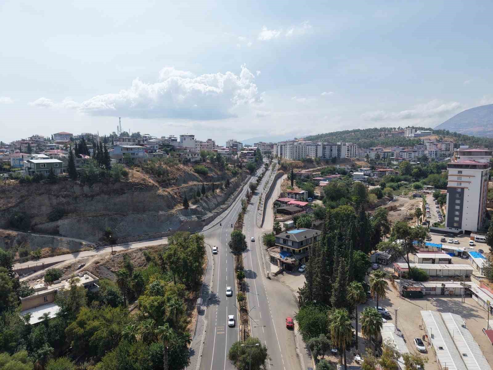Kırıkhan’da 5 ana arterde ulaşım altyapısı yenilendi
