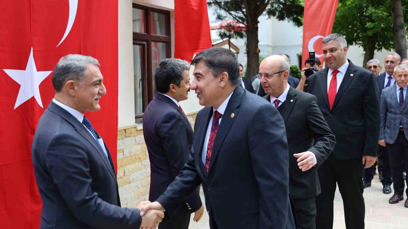 Kırşehir’de devlet protokolü bayramlaştı
