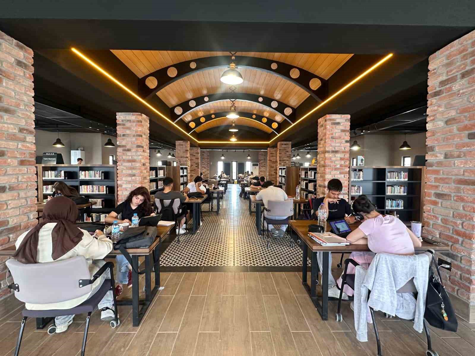 Kitaphane’de sınav maratonu
