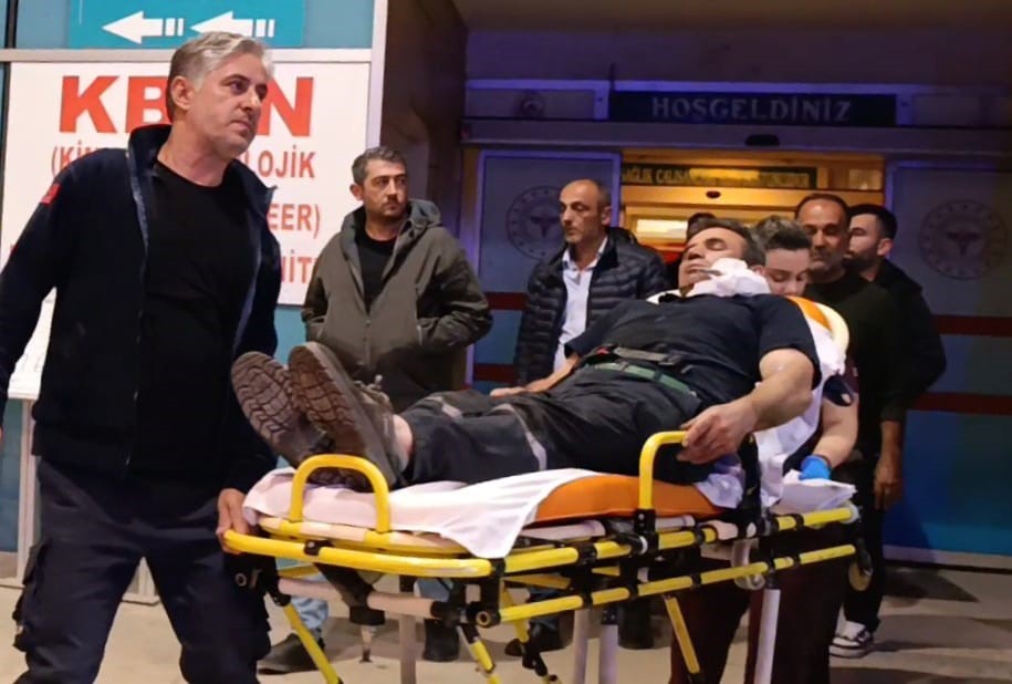 Kömürleri indirirken yüzüne demir saplandı
