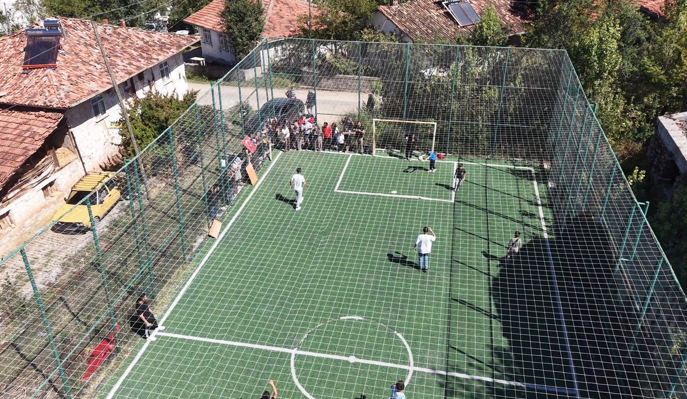 Köy çocuklarının futbol sevgisi lige dönüştü
