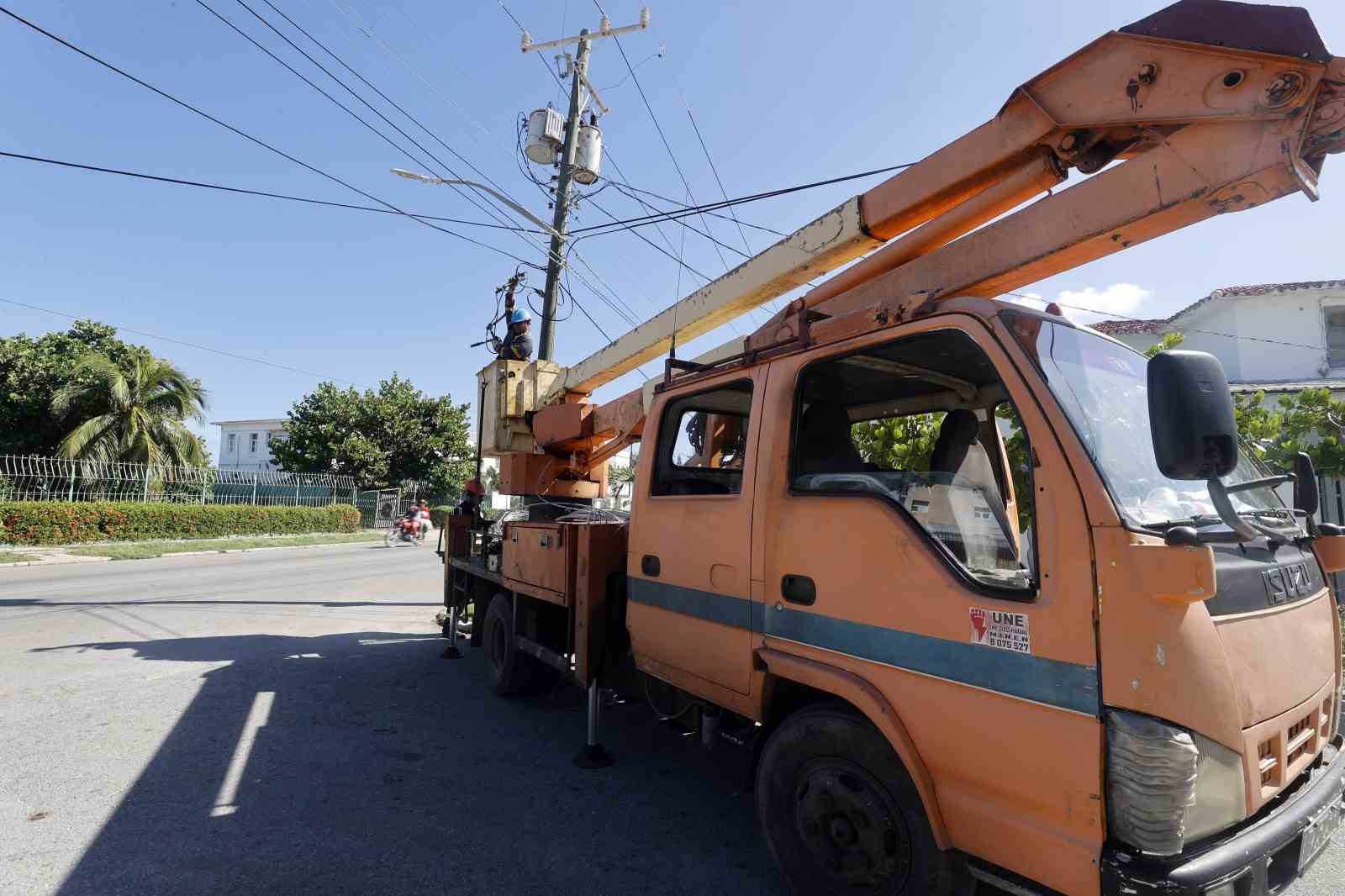 Küba’da bir yıl içinde 4’üncü kez elektrik şebekesi çöktü
