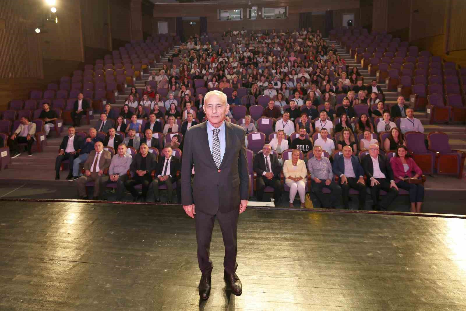 Küçükçekmece Belediyesi yeni eğitim ekosistemi "Enstitü Küçükçekmece"yi tanıttı
