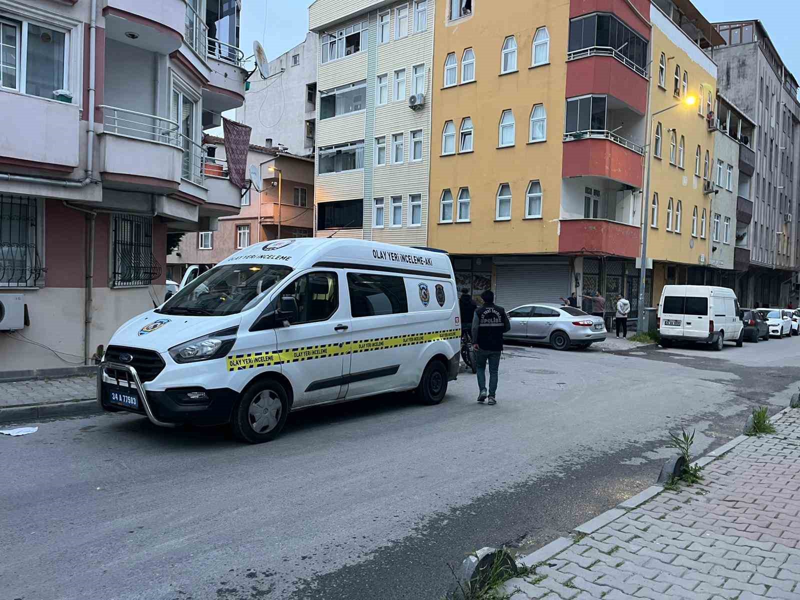 Küçükçekmece’de husumetliler arasında silahlı çatışma: 1 yaralı
