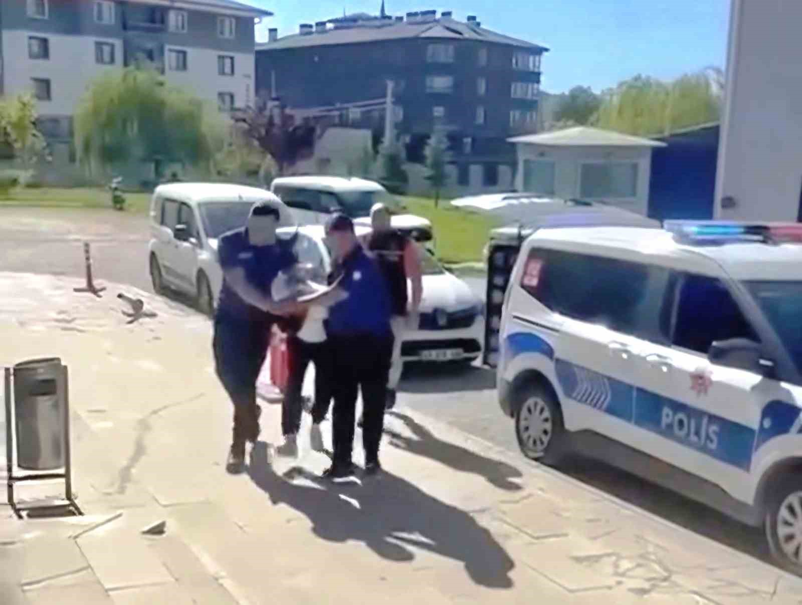 Kütahya’da 10 yıl hapis cezasıyla aranan şahıs kovalamacayla yakalandı
