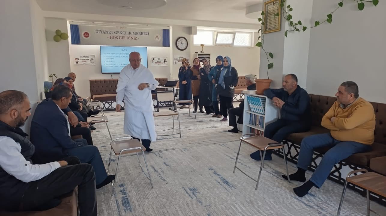 Kutsal yolculuk öncesi hacı adaylarına eğitim
