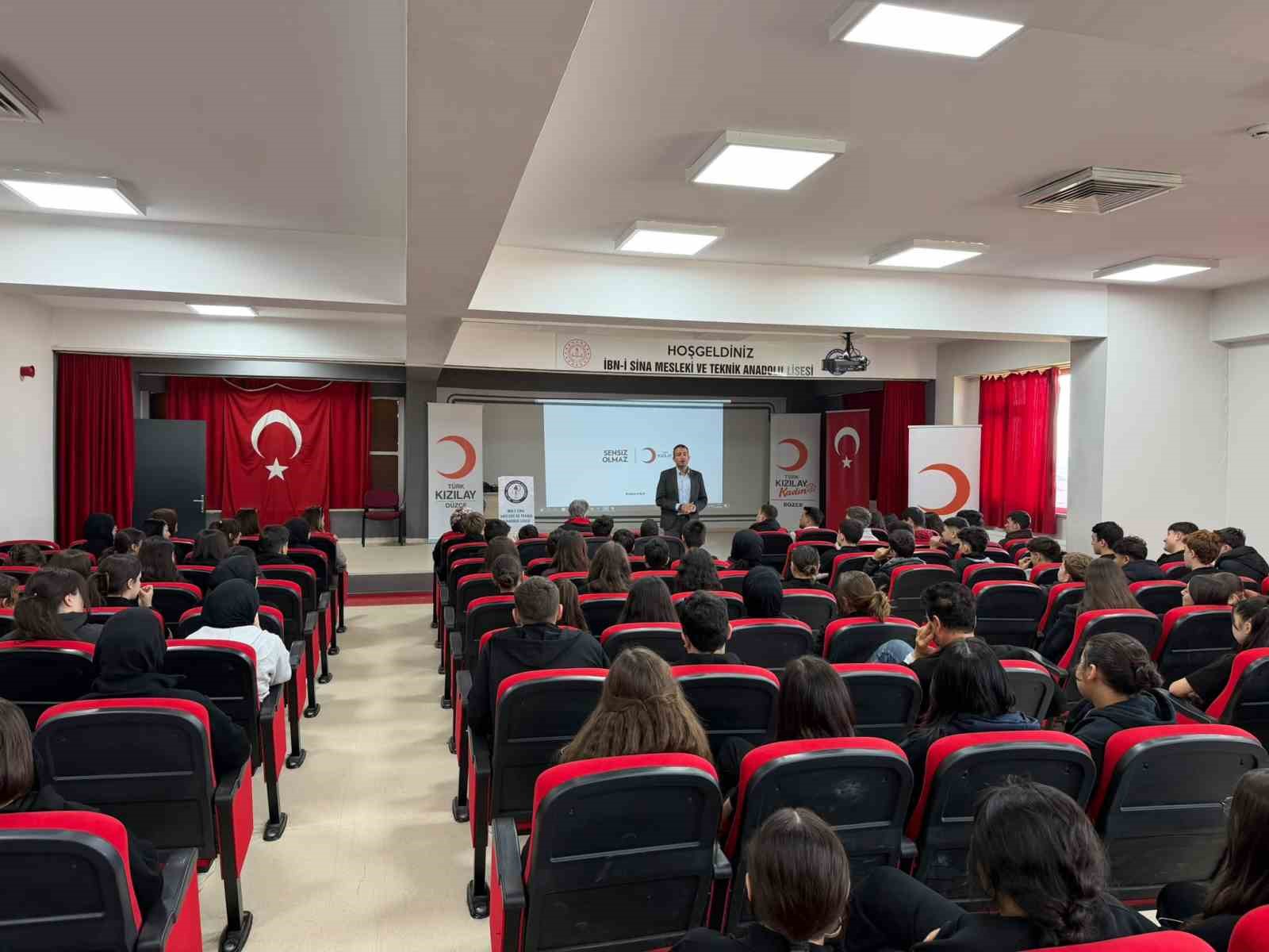 Lise öğrencilerine ilk yardım eğitimi verildi
