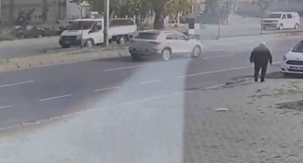 Lise öğrencisi doğum gününden 2 gün sonra otomobilin çarpması sonucu hayatını kaybetti
