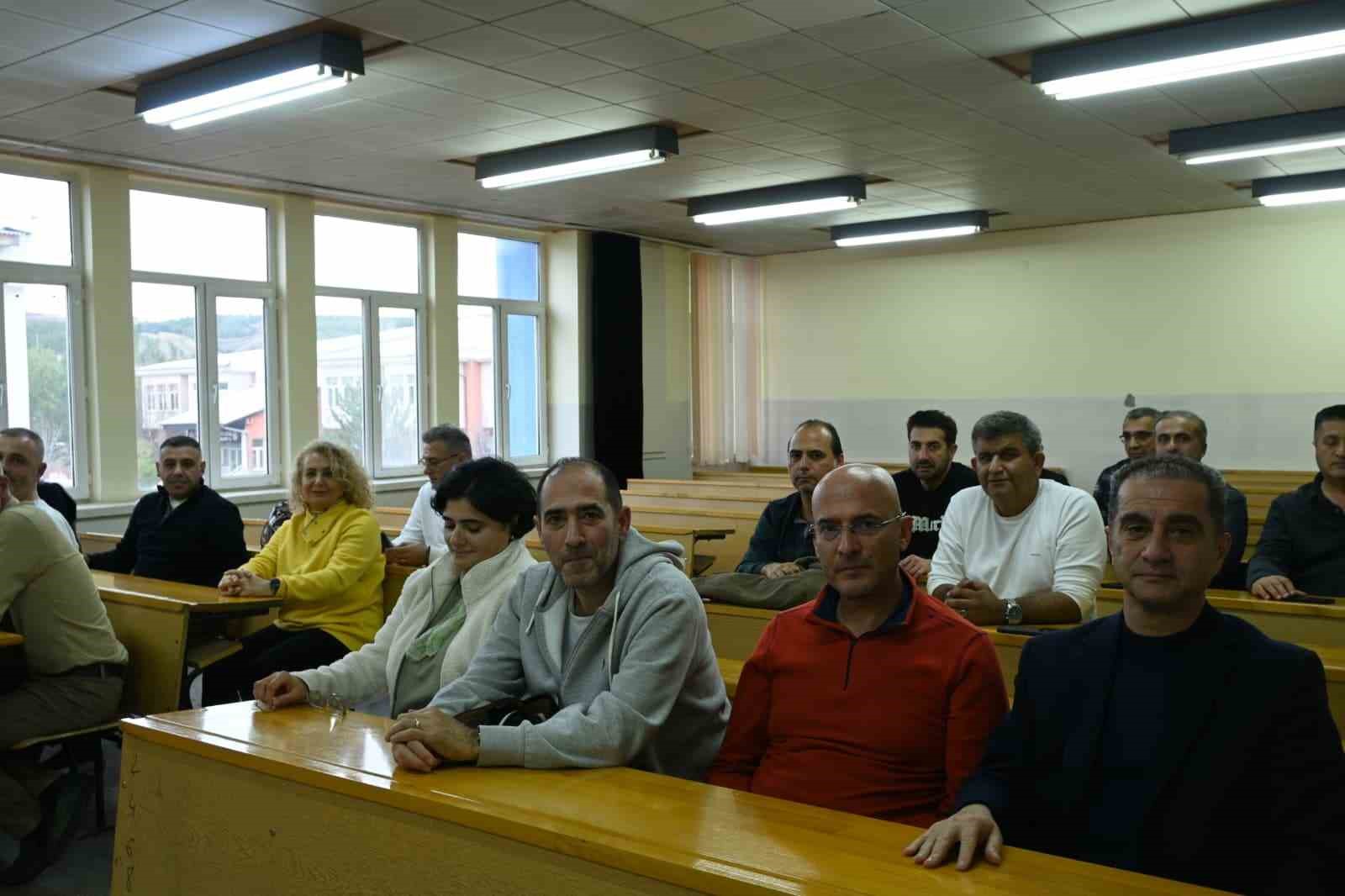 Makine mühendisleri 25 yıl sonra aynı sıralarda buluştu
