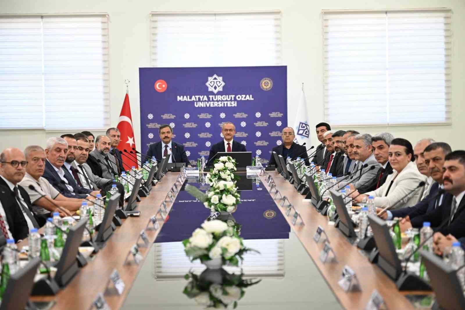 Malatya Valisi Yavuz: "MTÜ, akademik çalışmaları ve uluslararası listelerdeki yeriyle dikkat çekmektedir"
