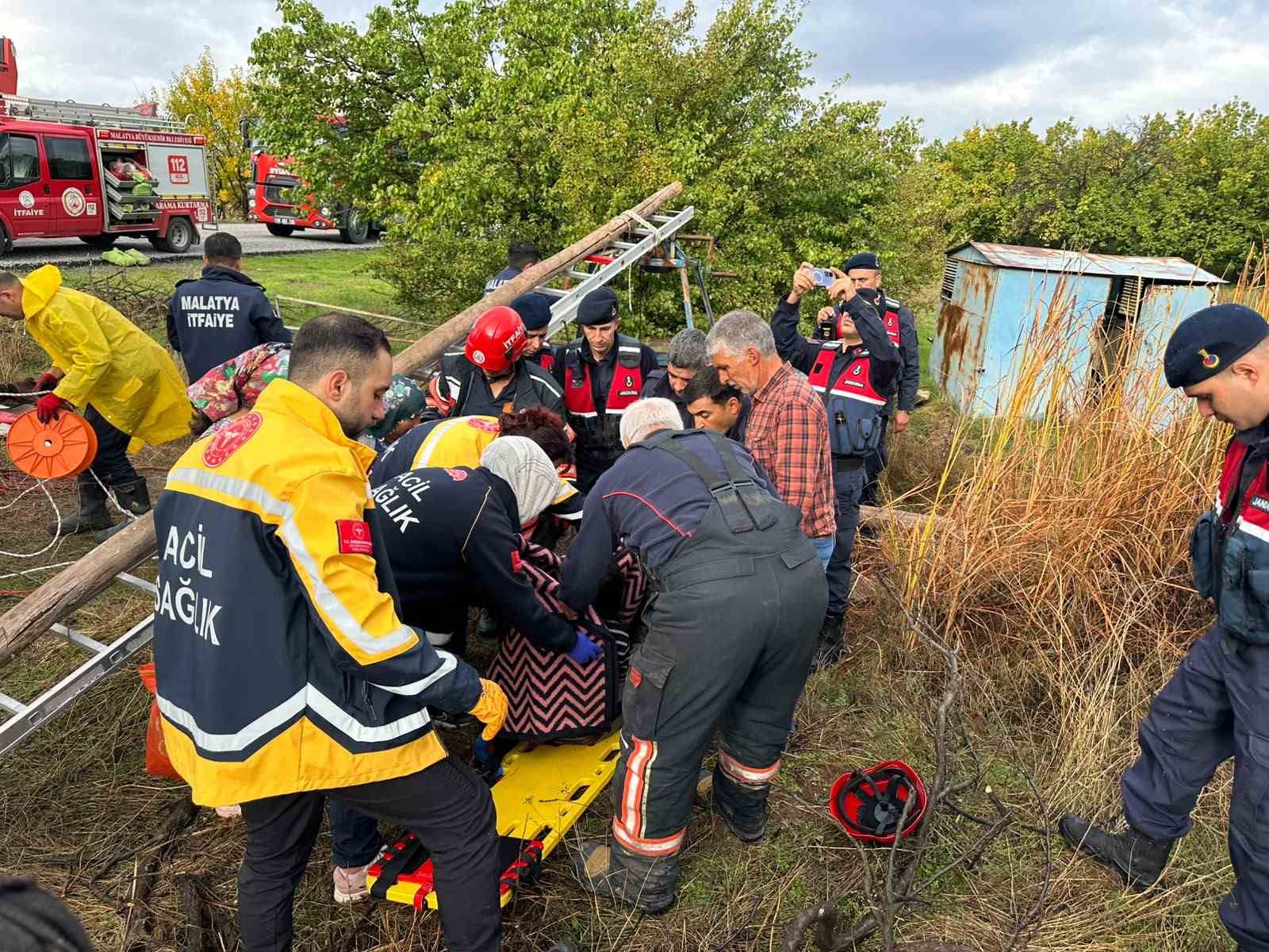 Malatya’da 25 metrelik kuyuya düşen genç kurtarıldı
