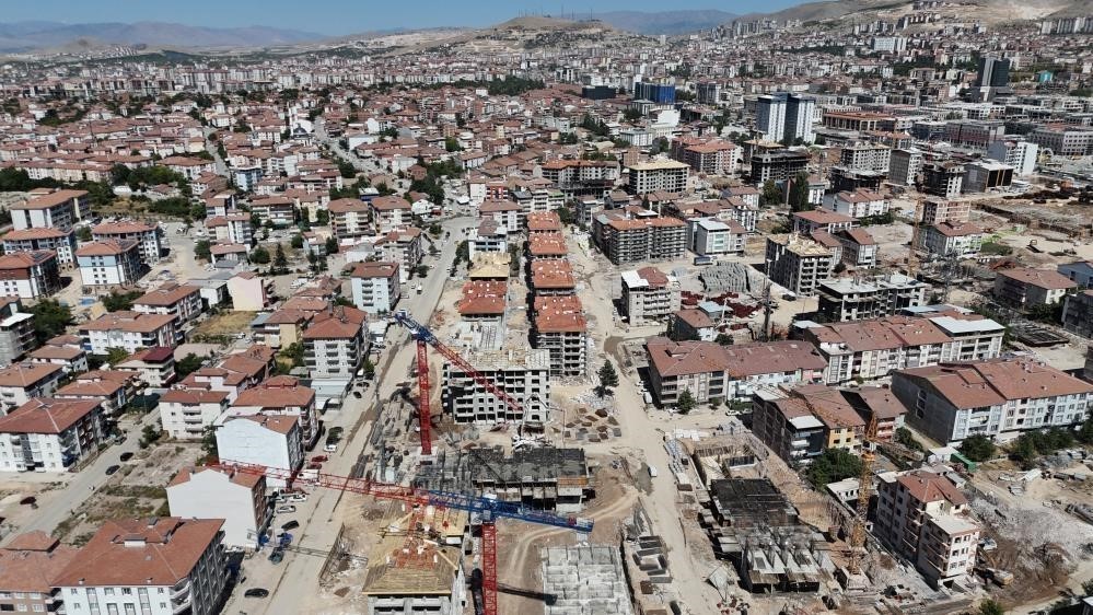 Malatya’da enkaz kaldırma işlemleriyle ilgili 6 kamu görevlisine soruşturma izni
