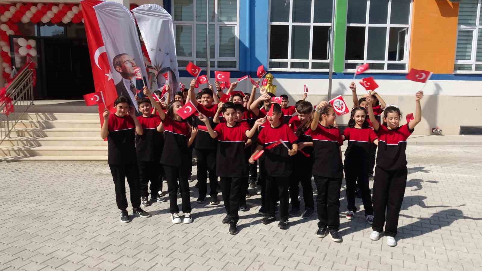 Malatya’da yeni eğitim yılı ilk ders ziliyle başladı
