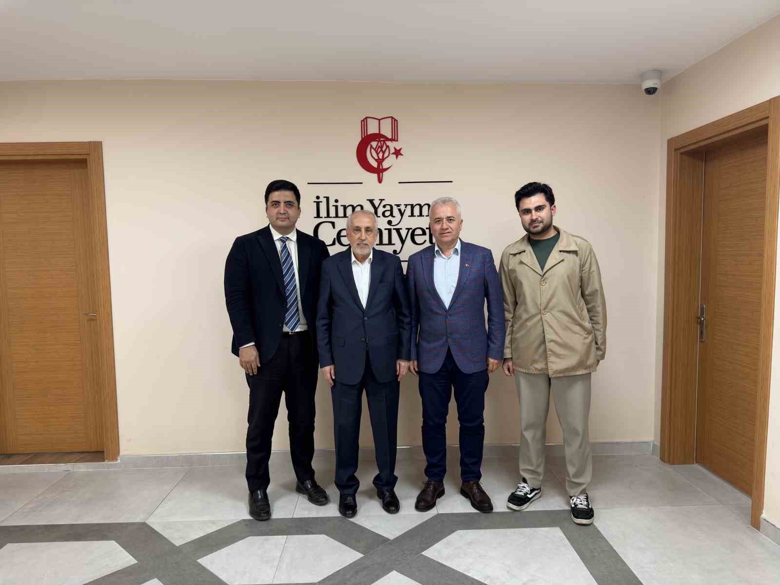 Malatyalı iş insanlarından İlim Yayma Cemiyeti’ne ziyaret
