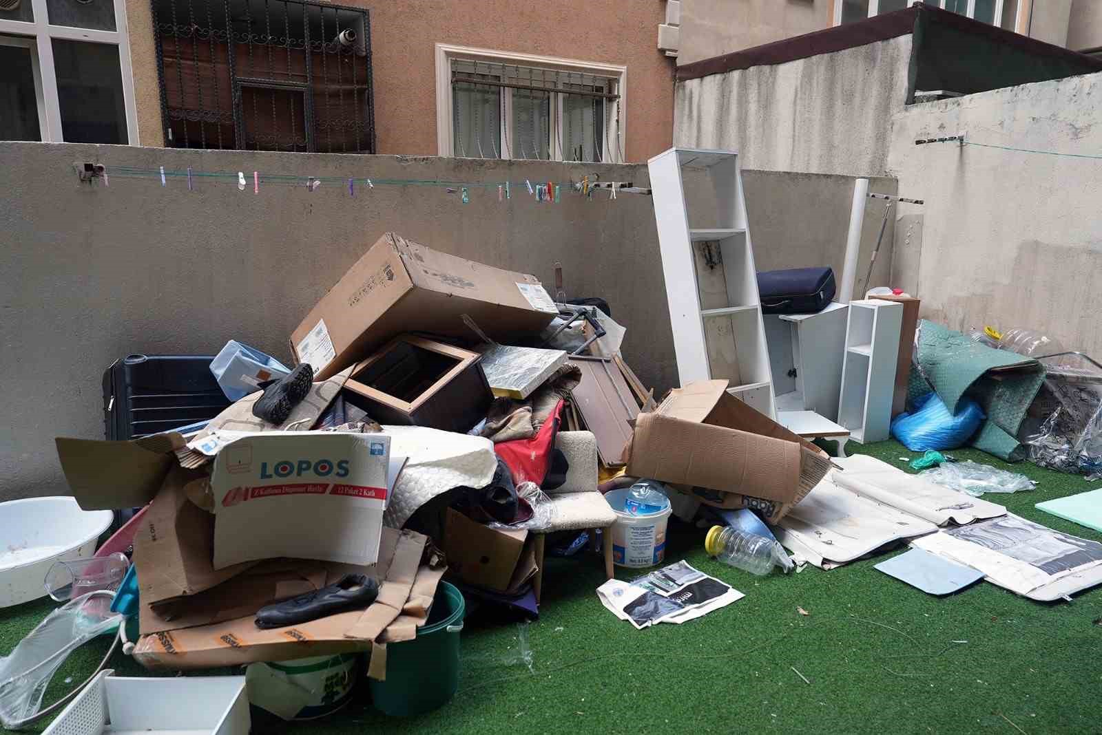 Maltepe’de çöp ev temizlenerek halk sağlığı için önlem alındı
