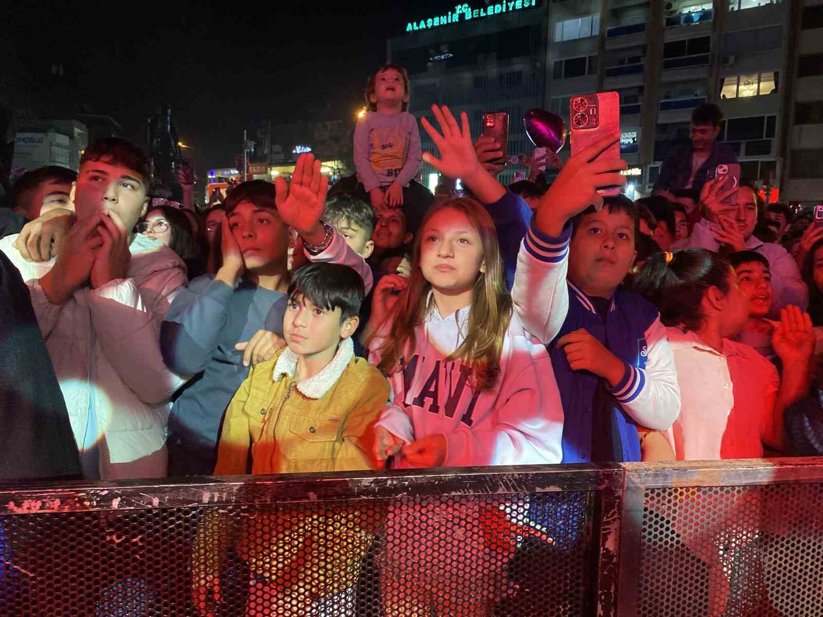Manisa’da ertelenen Aleyna Tilki coşkuyla gerçekleşti
