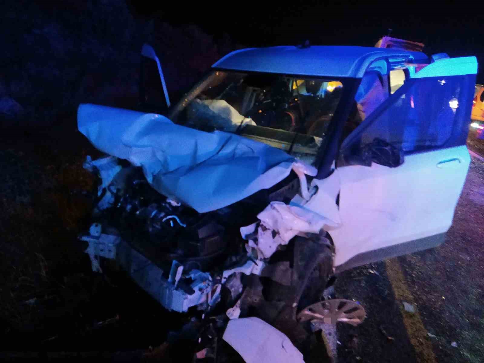 Mardin’de otomobil ile ticari araç çarpıştı: 1 ölü, 3 yaralı
