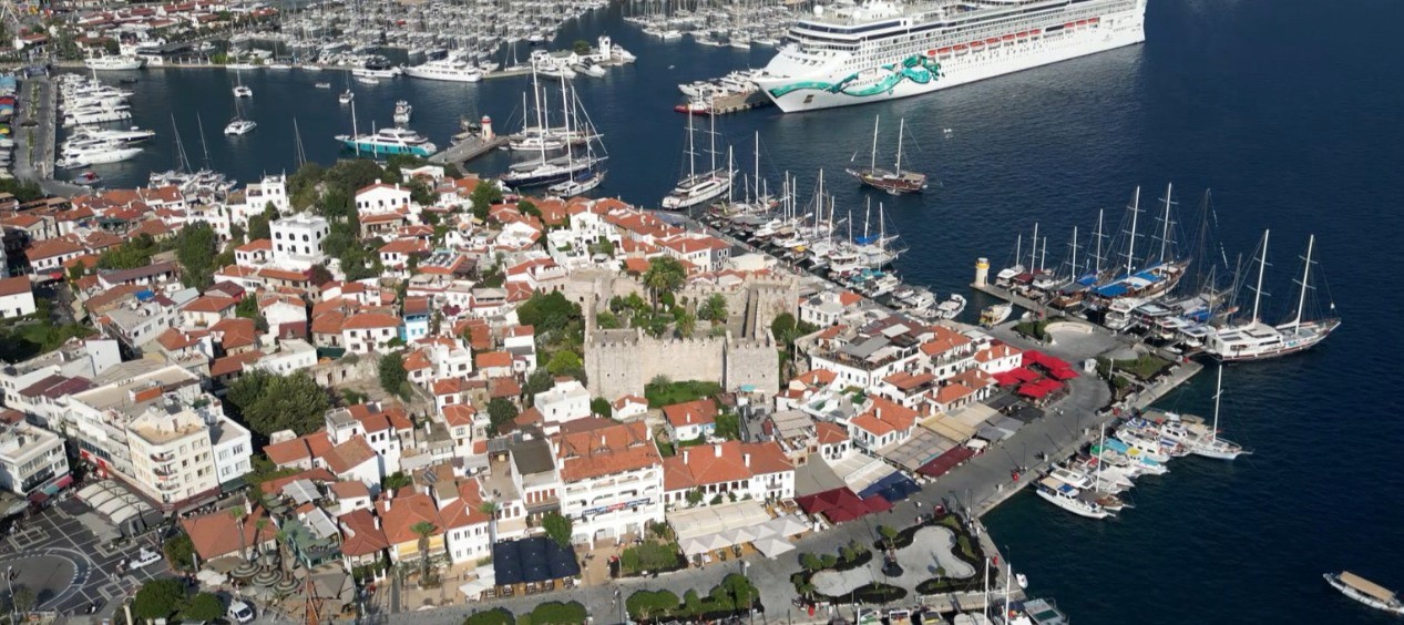 Marmaris bayrama hazır
