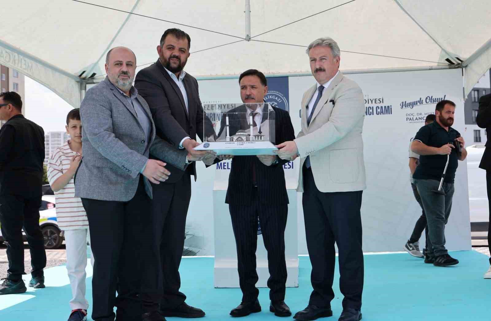 Melikgazi’de Osman-Fatma Fırıncı Cami ibadete açıldı

