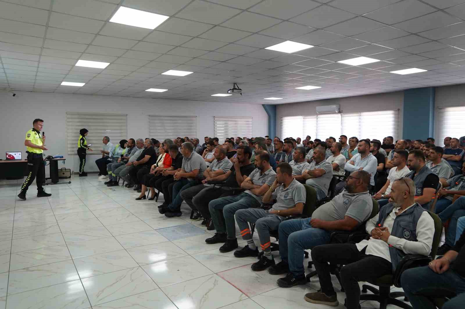 Melikgazi’den saha çalışanlarına trafik eğitimi
